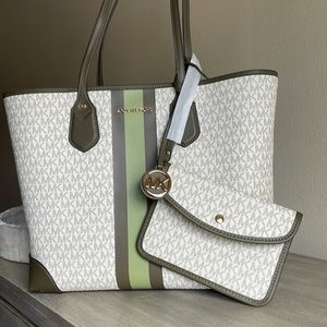 Michael Kors tote